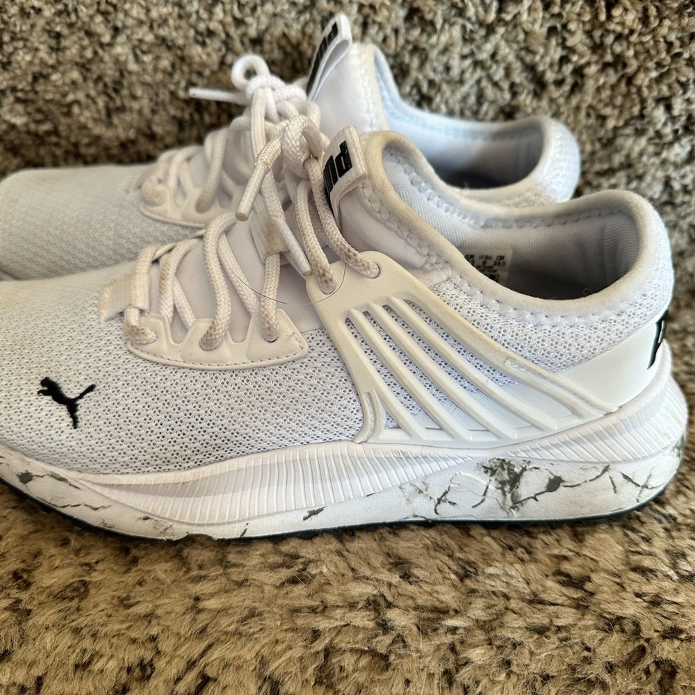 Ladies like new Puma shoes
